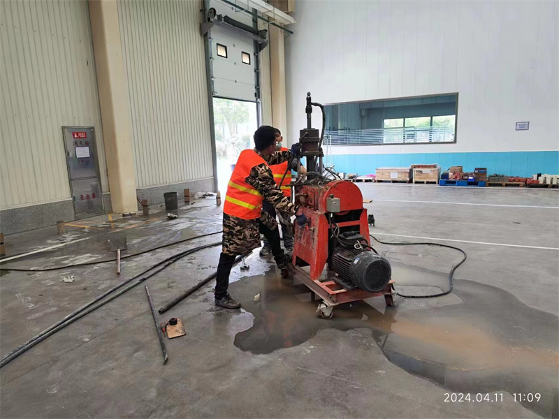 可克达拉厂房地面下沉塌陷注浆加固施工